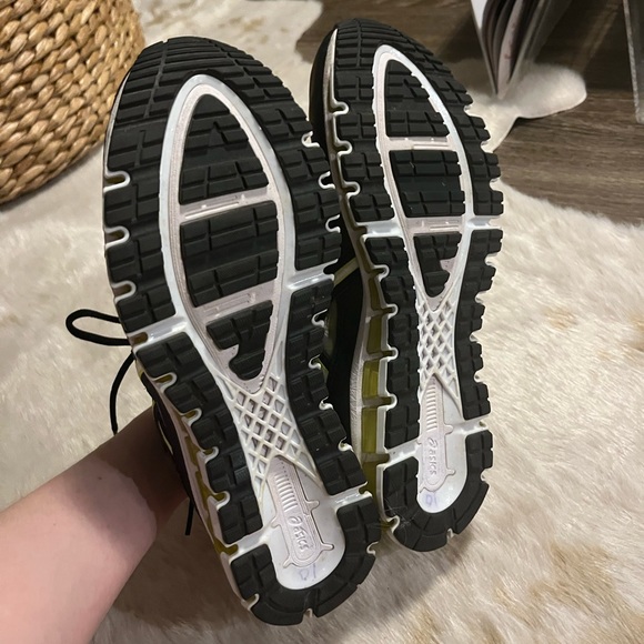 Like New ASICS GEL-Kayano 5 360 in Black / Safety Yellow Size 10 Men’s - Picture 11 of 15